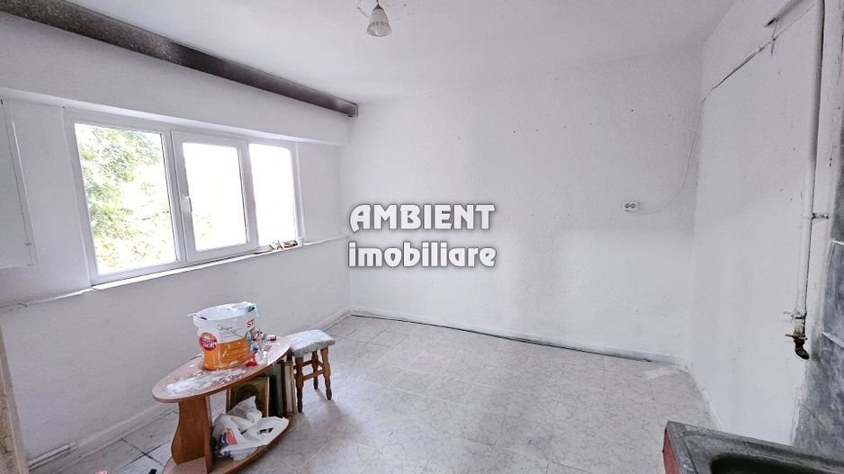 Apartament cu 4 camere, etaj 2, zona CARTIER; - Poză 3