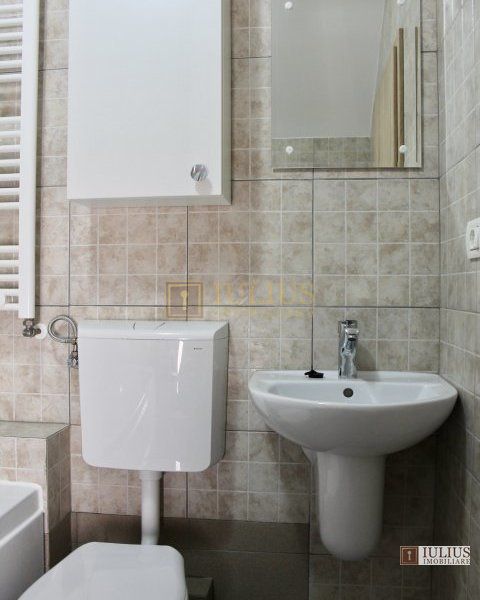 2 dormitoare, 80 mp utili, gradina si curte proprie de 300mp. - Poză 14