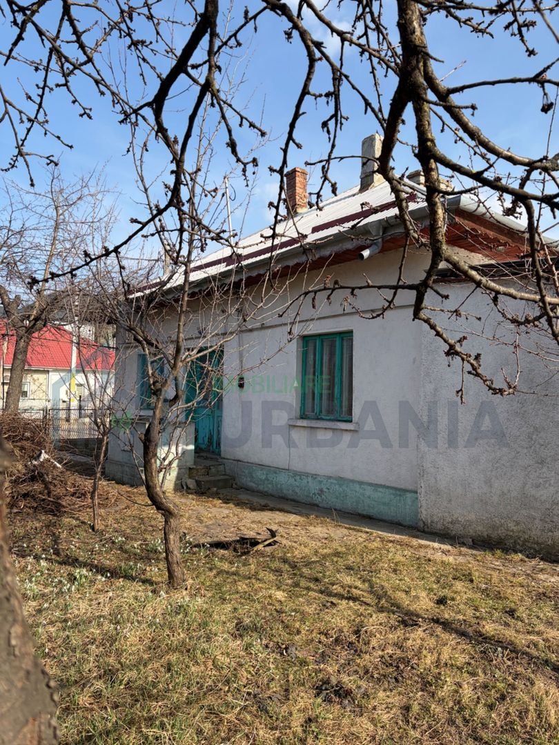 Vând casă zona centrală Pașcani - Poză 2