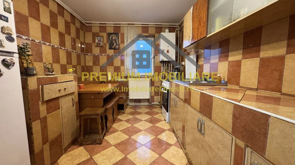 Apartament 4 Camere de vânzare în Onești - Poză 4