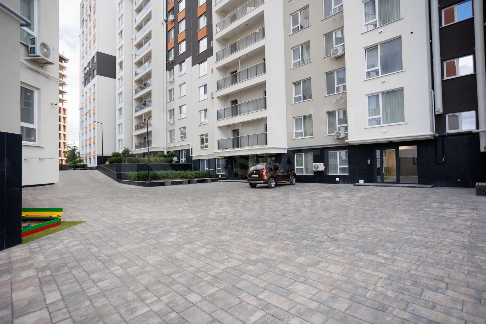 Vânzare, apartament spațios suprafața 75 mp, str. laloveni, Telecentru - Poză 2