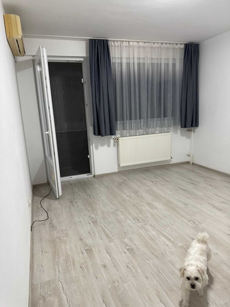 Vand apartament 2 camere Piata Moghioros - Poză 1
