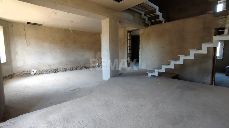 CASĂ CU 2 NIVELE – 136 m² | 4 DORMITOARE | 7 ARI ANENII NOI - Poză 5