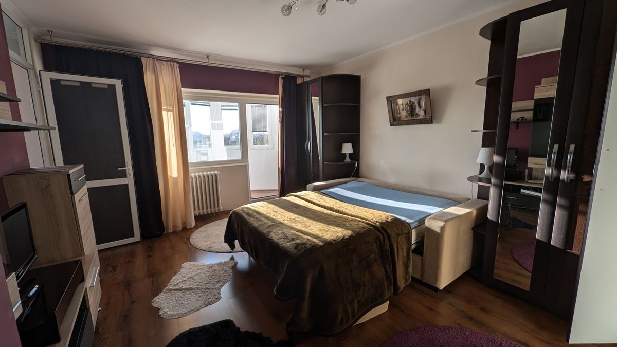 Mihai Bravu, Vatra Luminoasa, Piata Muncii - Poză 1