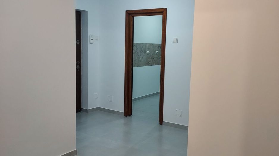 Apartament 3 camere decomandat 84 mp Pacurari 148000 euro - Poză 3