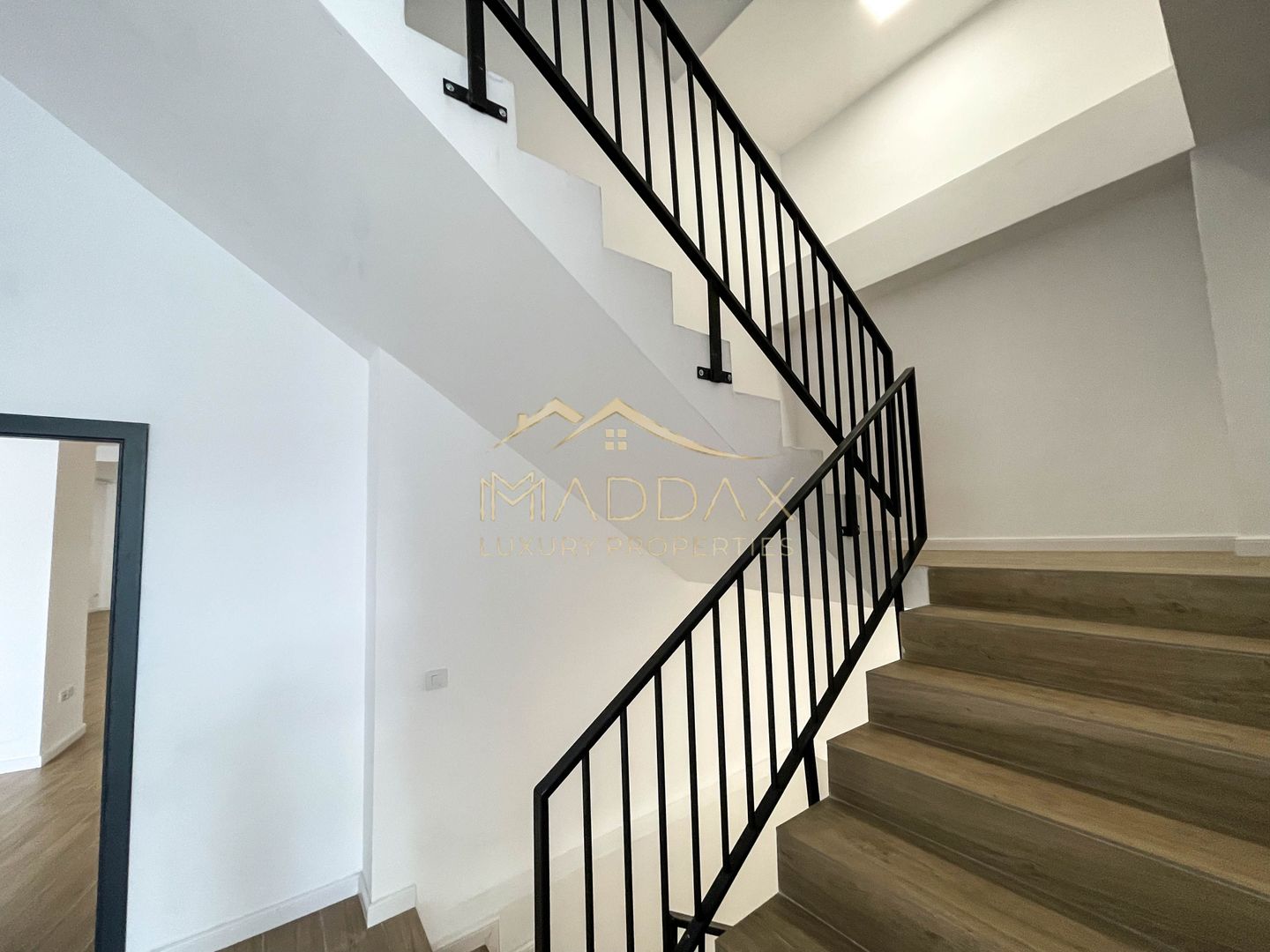 Spatiu comercial S+P+2E+M ***Prima Inchiriere*** - Poză 29