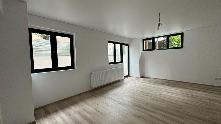 Garsonieră Luminoasa cu Balcon Spațios - Poză 1