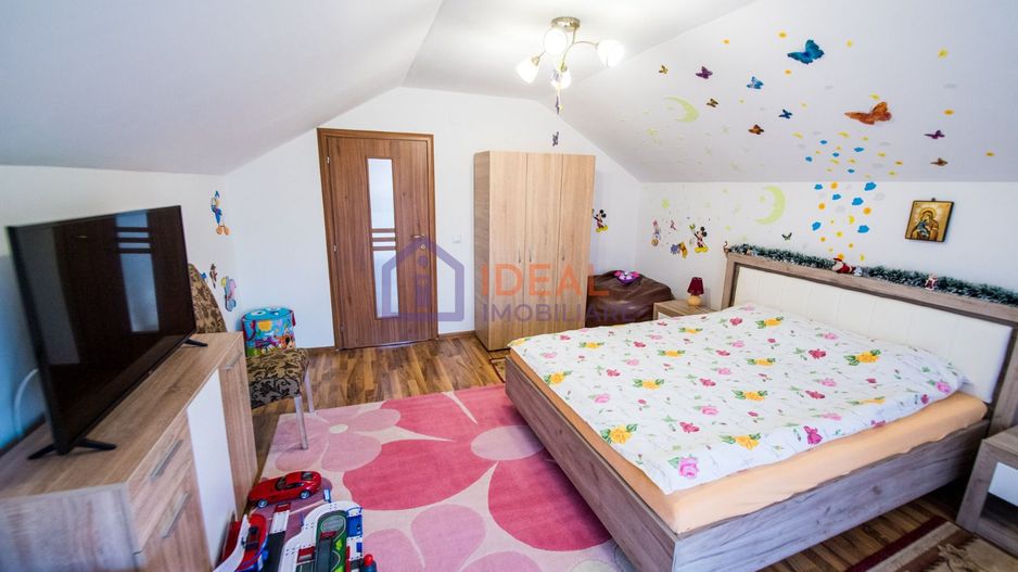 Casa Individuala cu 8 camere si 430 mp de curte, zona Calea Poplacii - Poză 8