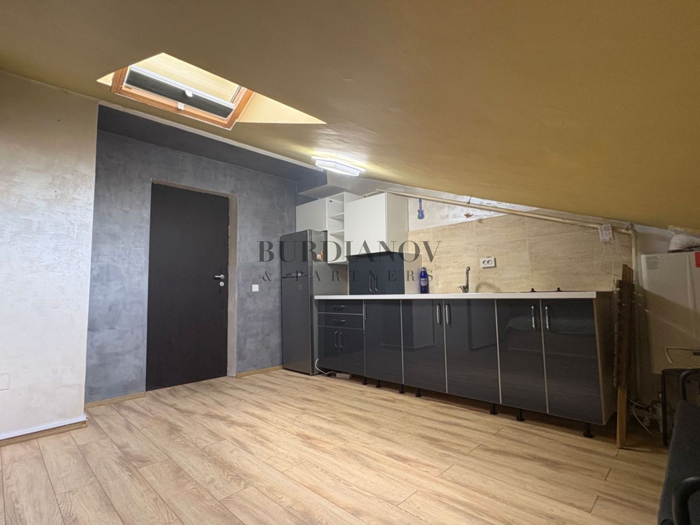 Garsonieră la mansardă - Dobroești - 34 mp utili - Centrală proprie - Poză 2