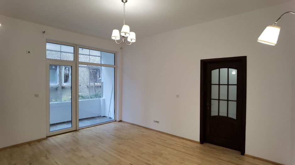 De vanzare apartament 3 camere in vila, in Cotroceni - Poză 2