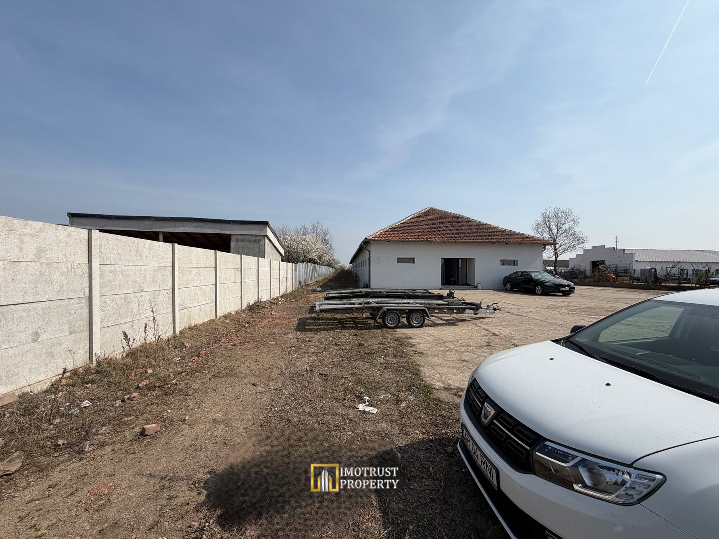 Hala + teren de închiriat pentru service auto / dezmembrări / depozit - Poză 3