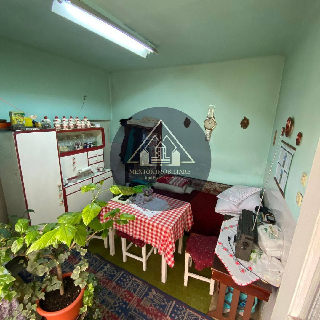 Casa mica in centru Medias - Poză 2