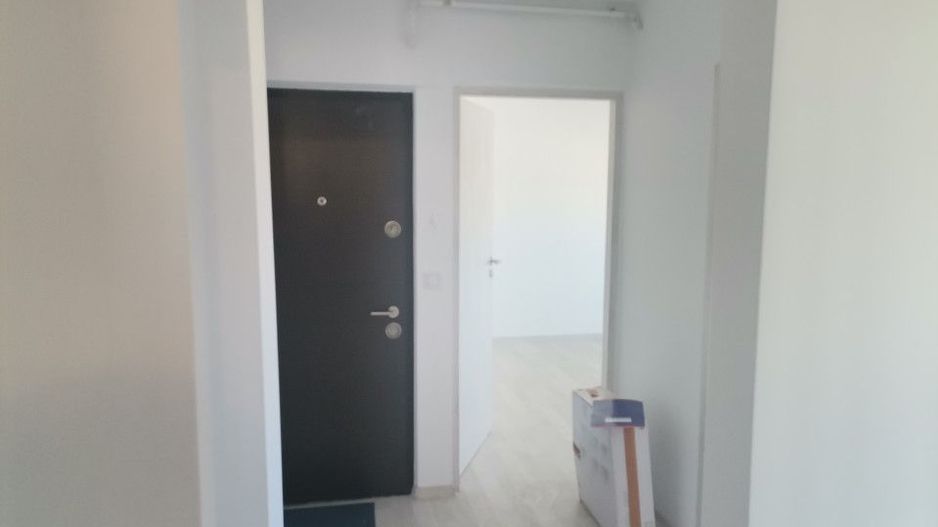 Vanzare apartament decomandat, renovat total, liber, Mioveni - Poză 2