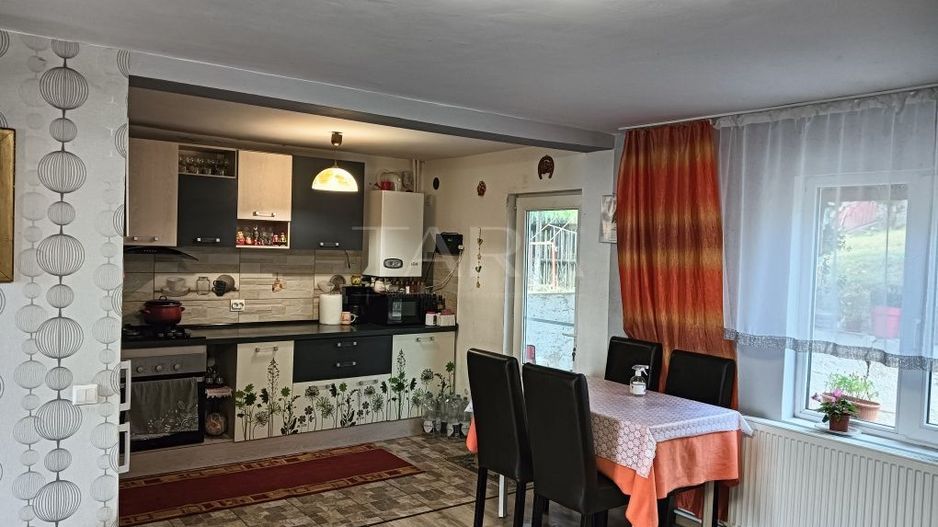 Casă spațioasă, 556 mp teren – Câmpenești, mobilată și utilată - Poză 2