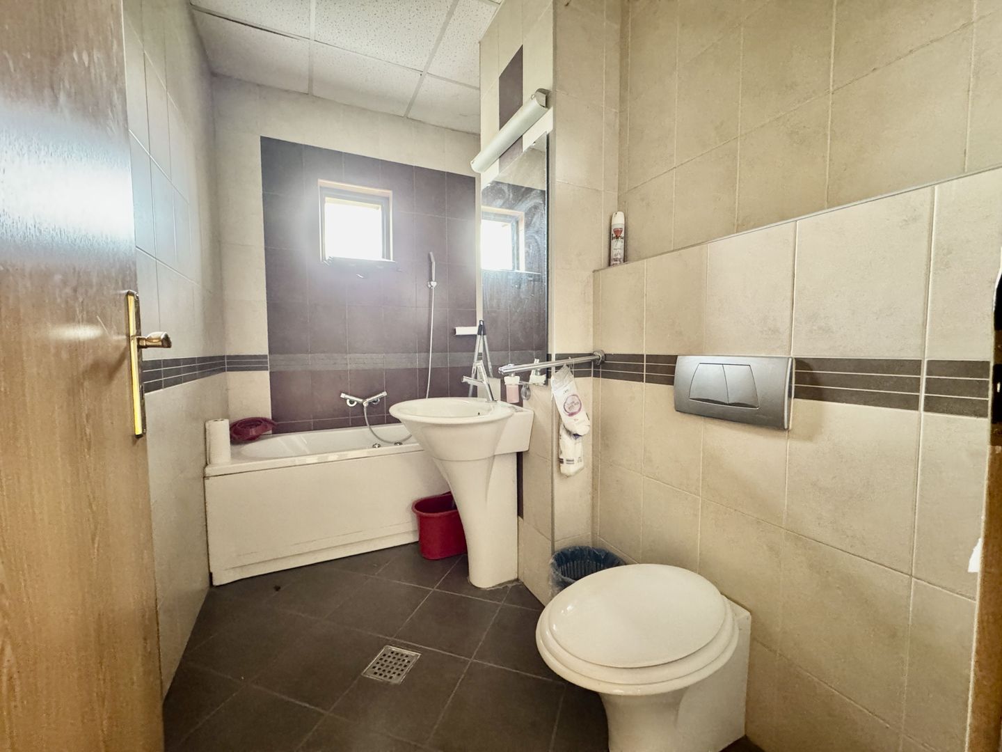 Spațiu pentru birouri langa Funshop Buziașului - Poză 19