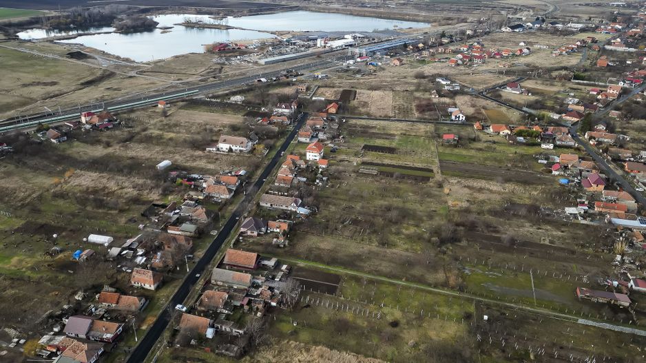 Casă modestă cu 3 camere în Ghioroc - Poză 11