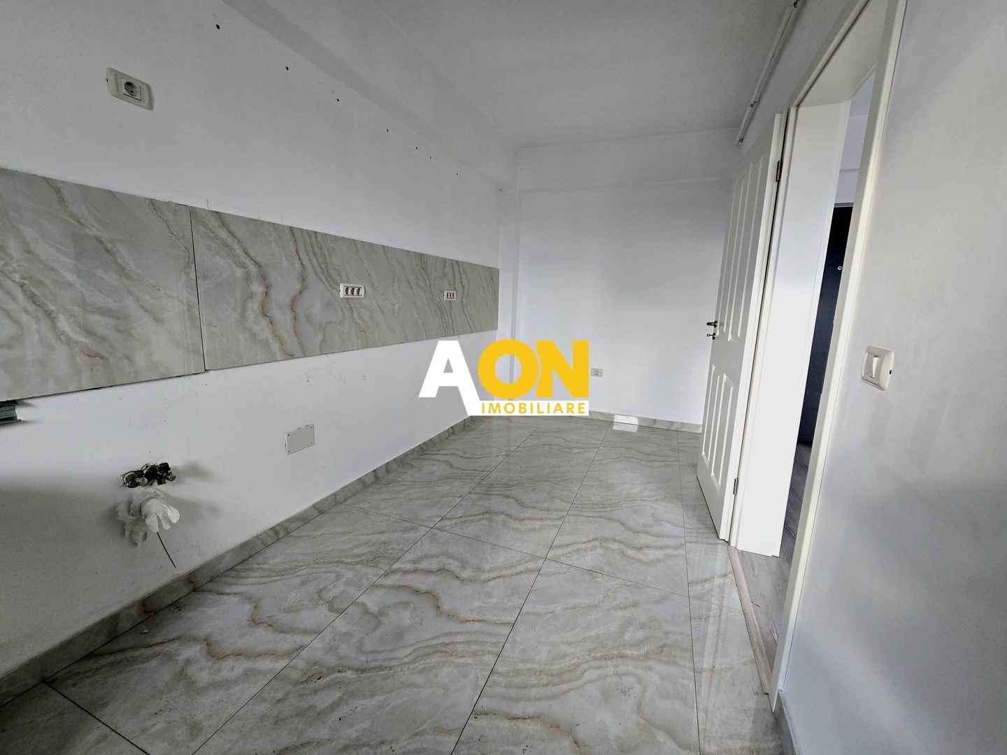 Apartament cu 2 Camere, Bloc Nou, Lift, Zona Centru - Poză 3