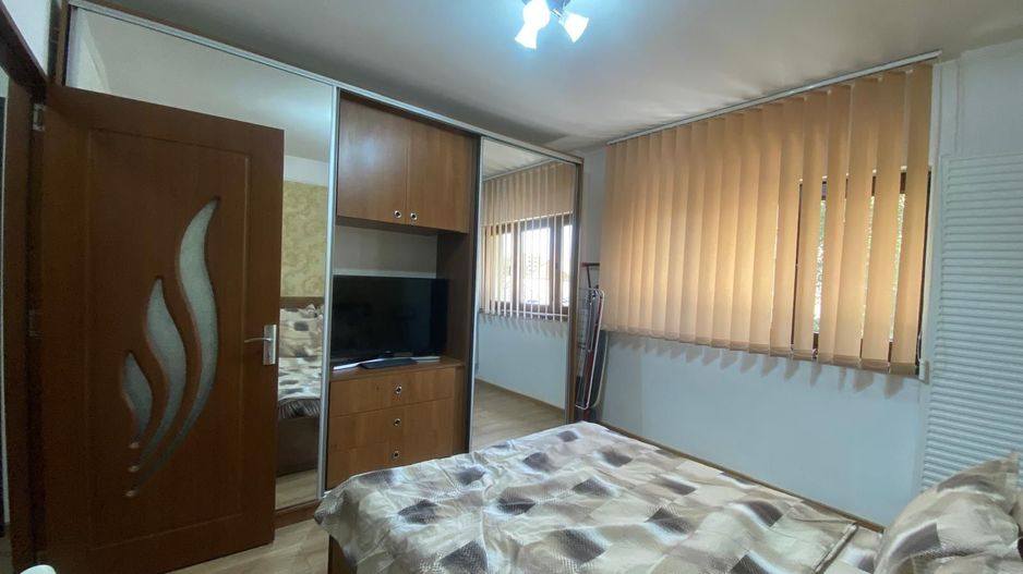 Polona 2 cam dec 4/8, renovat, mobilat, utilat, prima inchiriere - Poză 1