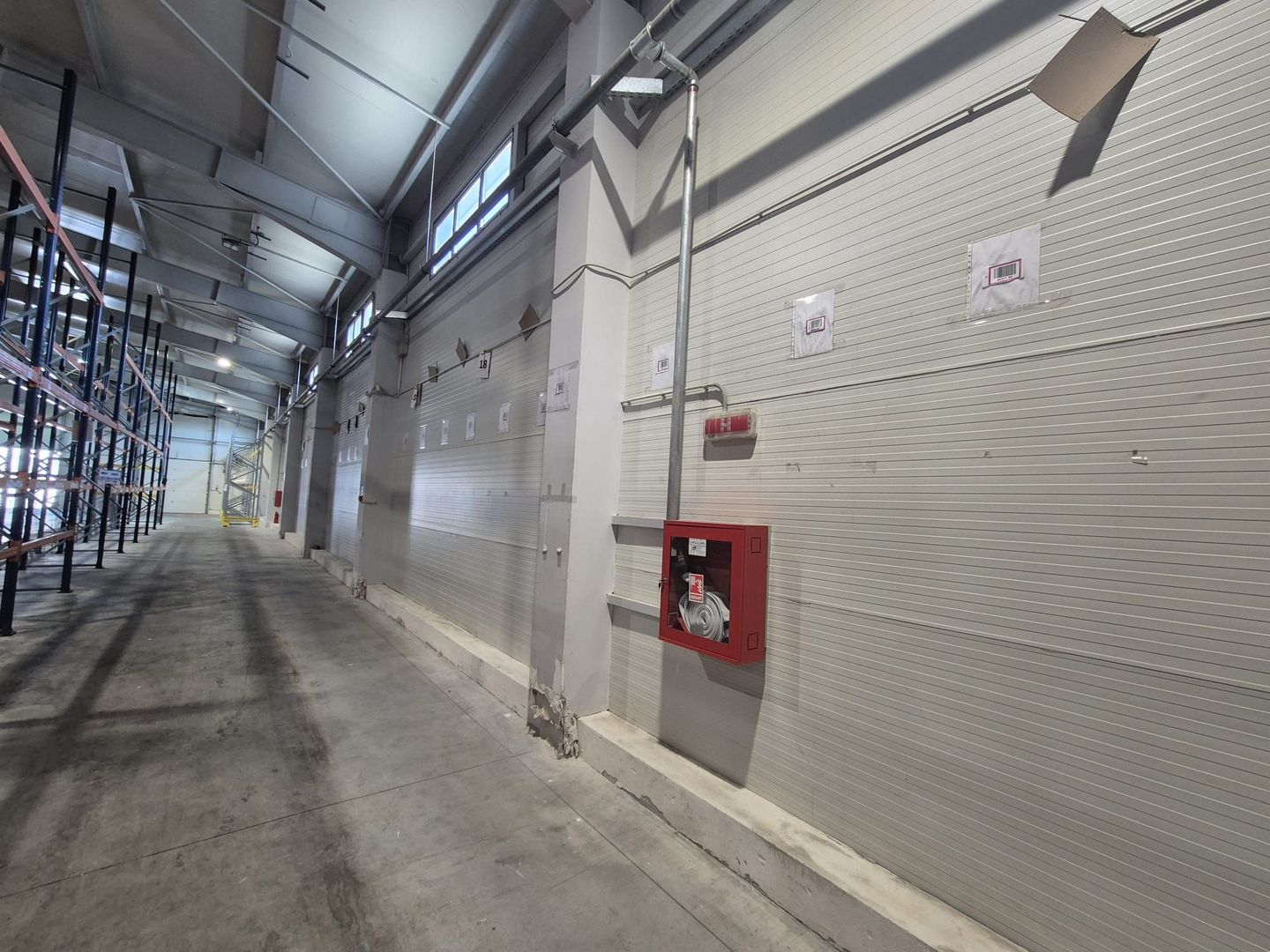 De inchiriat depozit logistic cu rafturi incluse, 2 rampe , Chitila - Poză 6