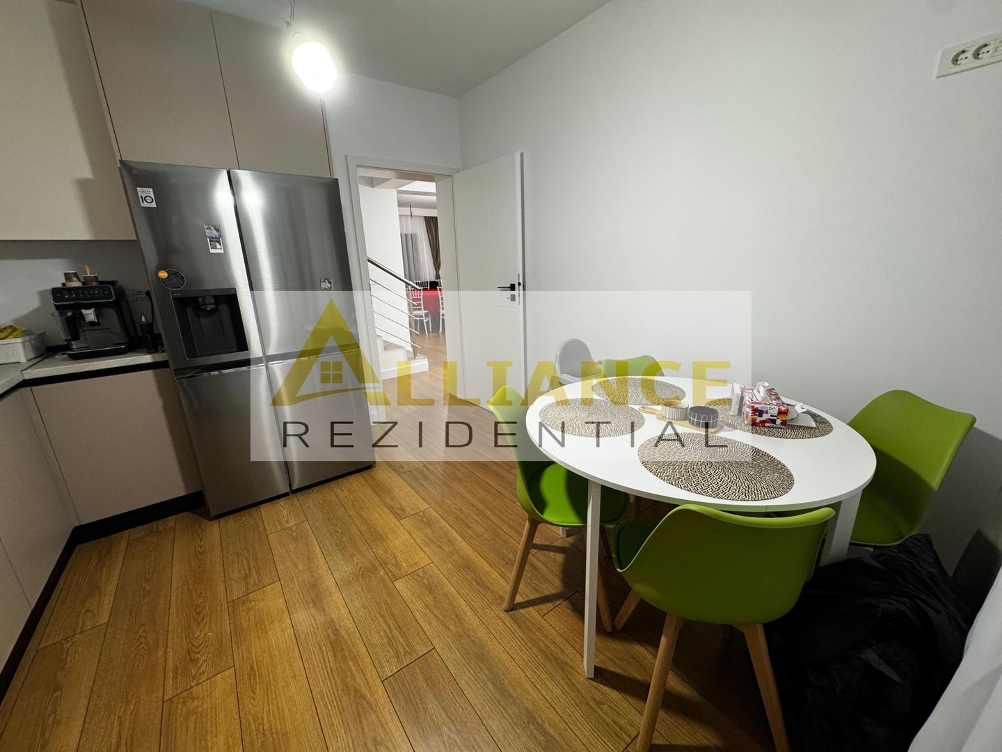 Vila de vanzare-5 camere-3 bai-500 M de STV - Poză 11