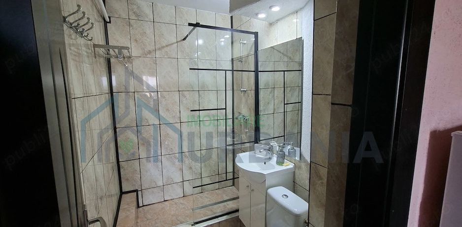Apartament 3 camere de închiriat în zona 28 Alexandru cel Bun, etaj 4/10, cu lift - Poză 2