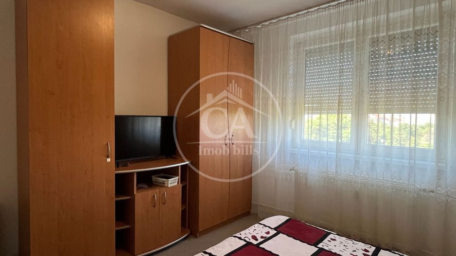 Apartament cu 3 camere de vânzare în zona Rogerius, Oradea - Poză 2