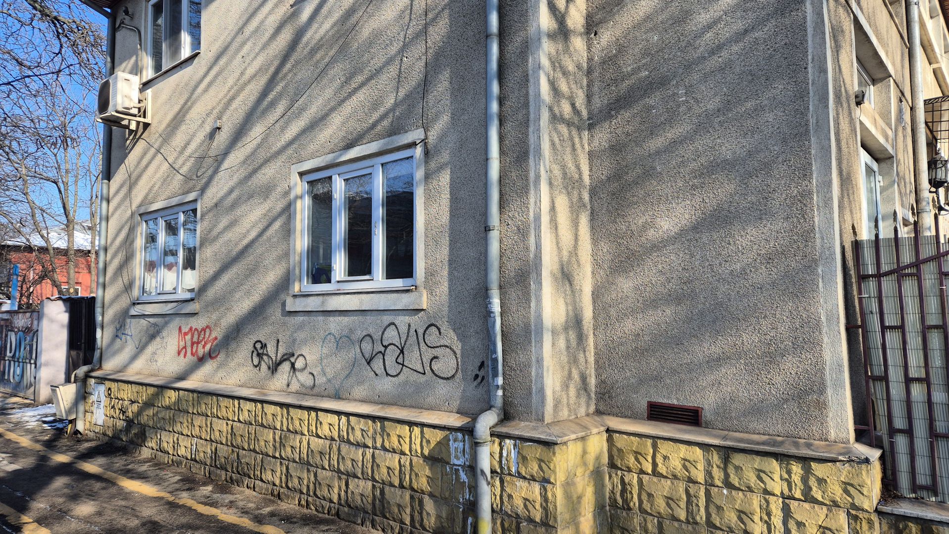 Spatiu comercial 39,22 mp + 18,17 mp pivnita + curte 18 mp - sos. Viilor - Poză 12