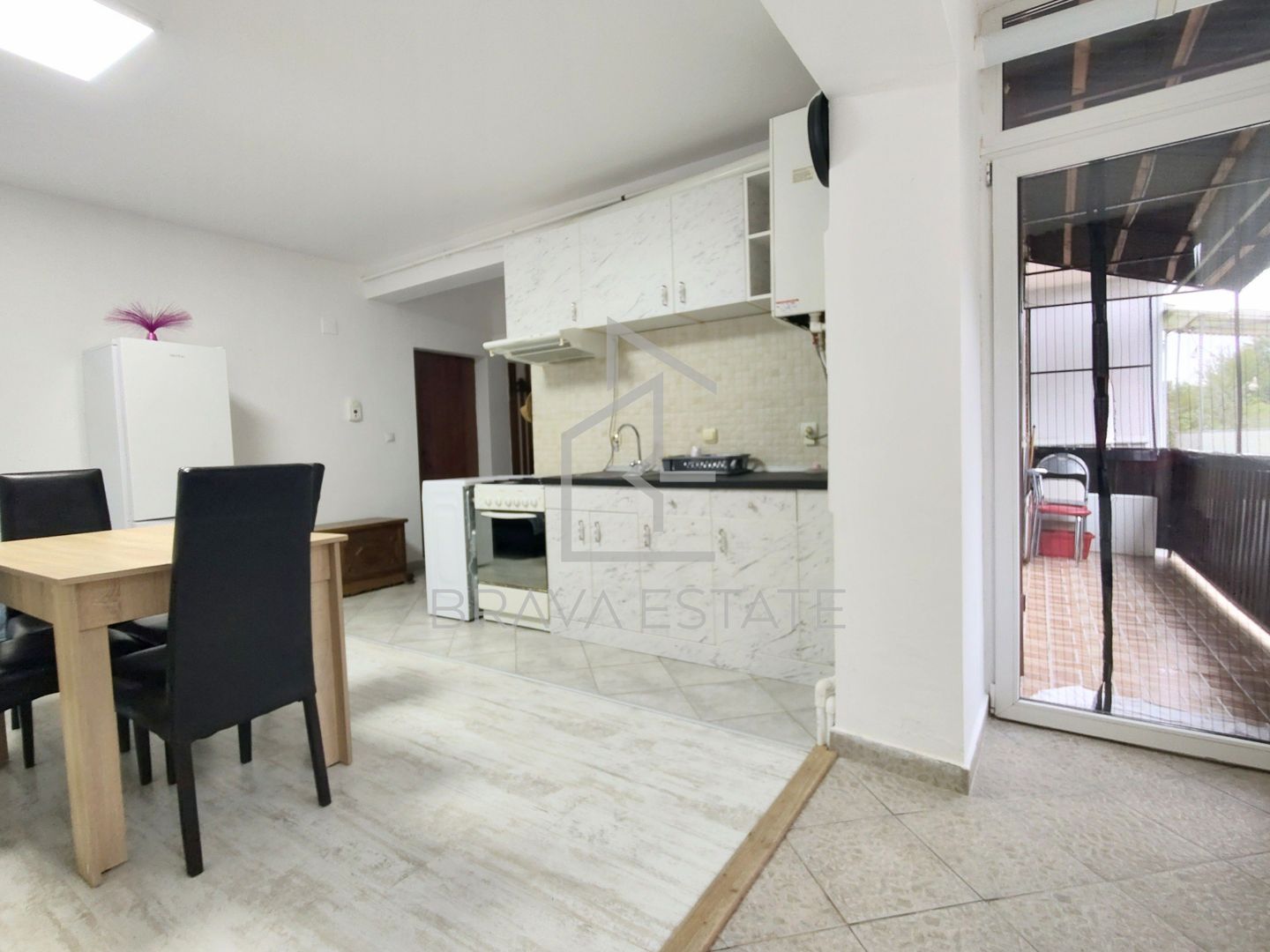 Apartament 2 camere, 40mp, semidecomandat, mobilat, balcon, Stejarului - Poză 3