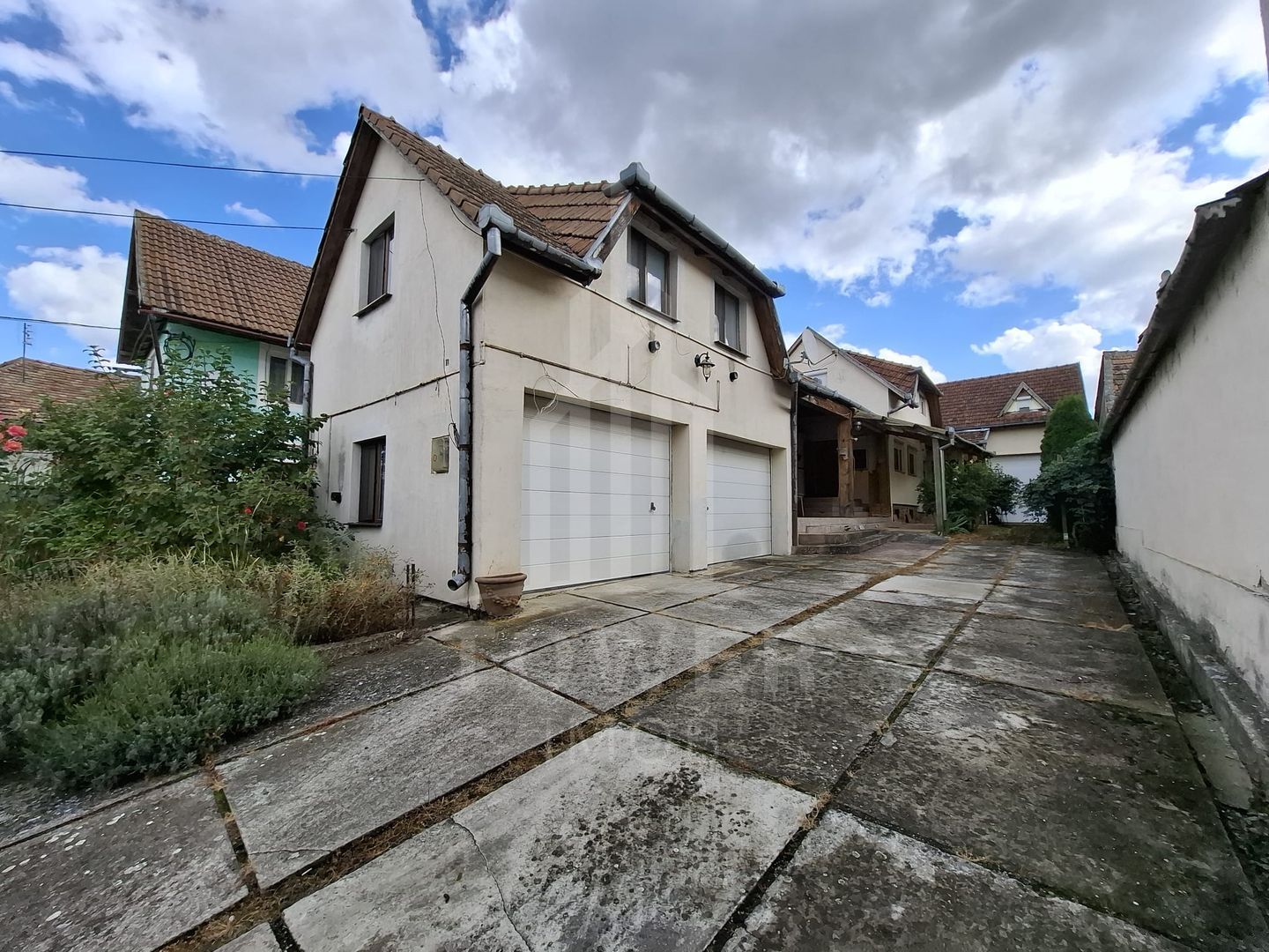 Casă cu doua corpuri de cladire de vânzare în Cornățel (an constructie 2003) - Poză 3