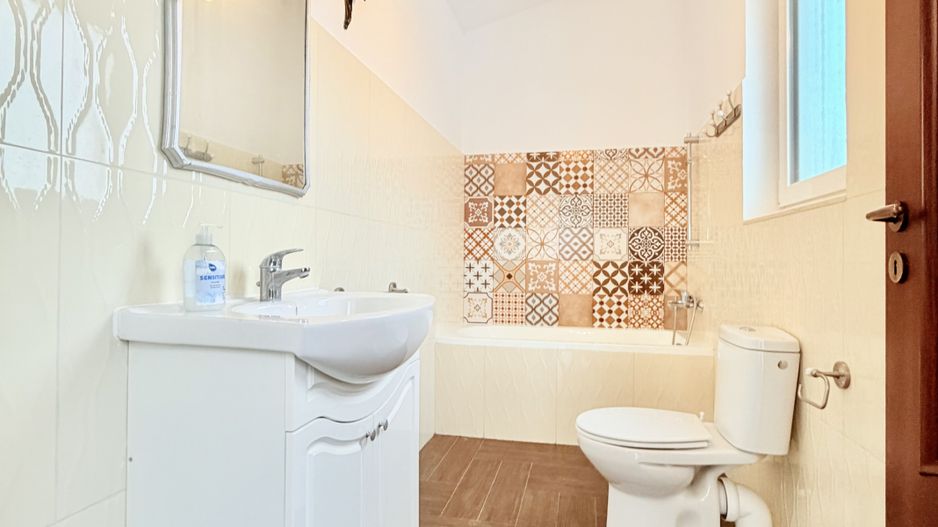 Casă de închiriat la liziera pădurii - Dumbrăvița - Poză 19