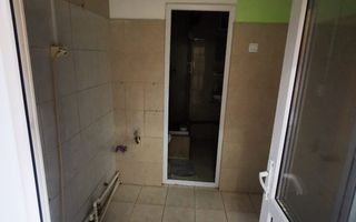 De inchiriat casa cu 2 camere, strada Romana, 320 euro - Poză 3