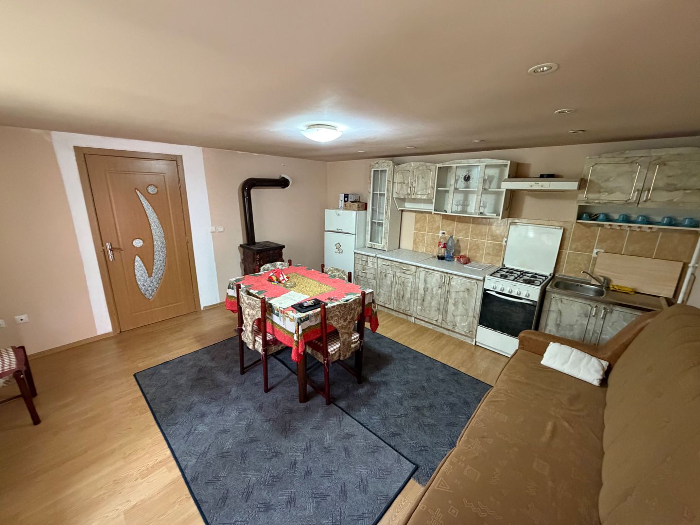 Casa de vanzare 255mp utili, 1974mp teren - Balomir - Poză 3