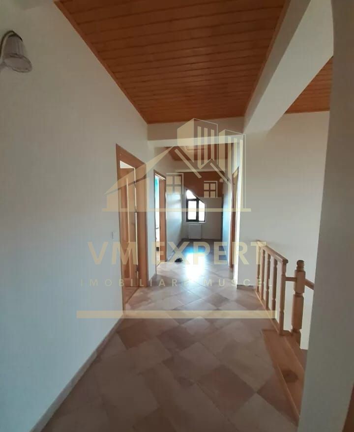 VILA DE VANZARE, CAMPULUNG, ZONA MARCUS, 150 MP, TEREN 1843 MP - Poză 14