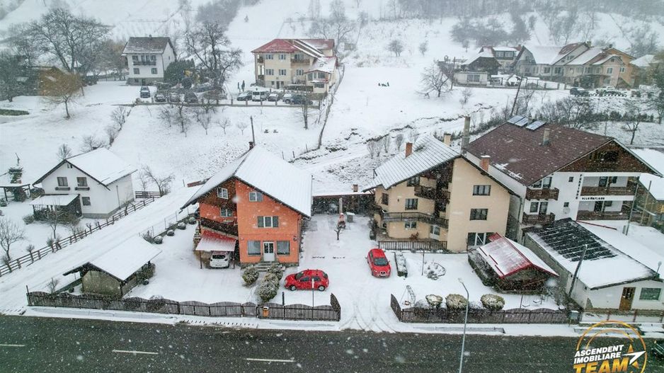 In regiune pitoreasca, cu view montan, Moeciu de Jos, Bran, Brasov - Poză 5