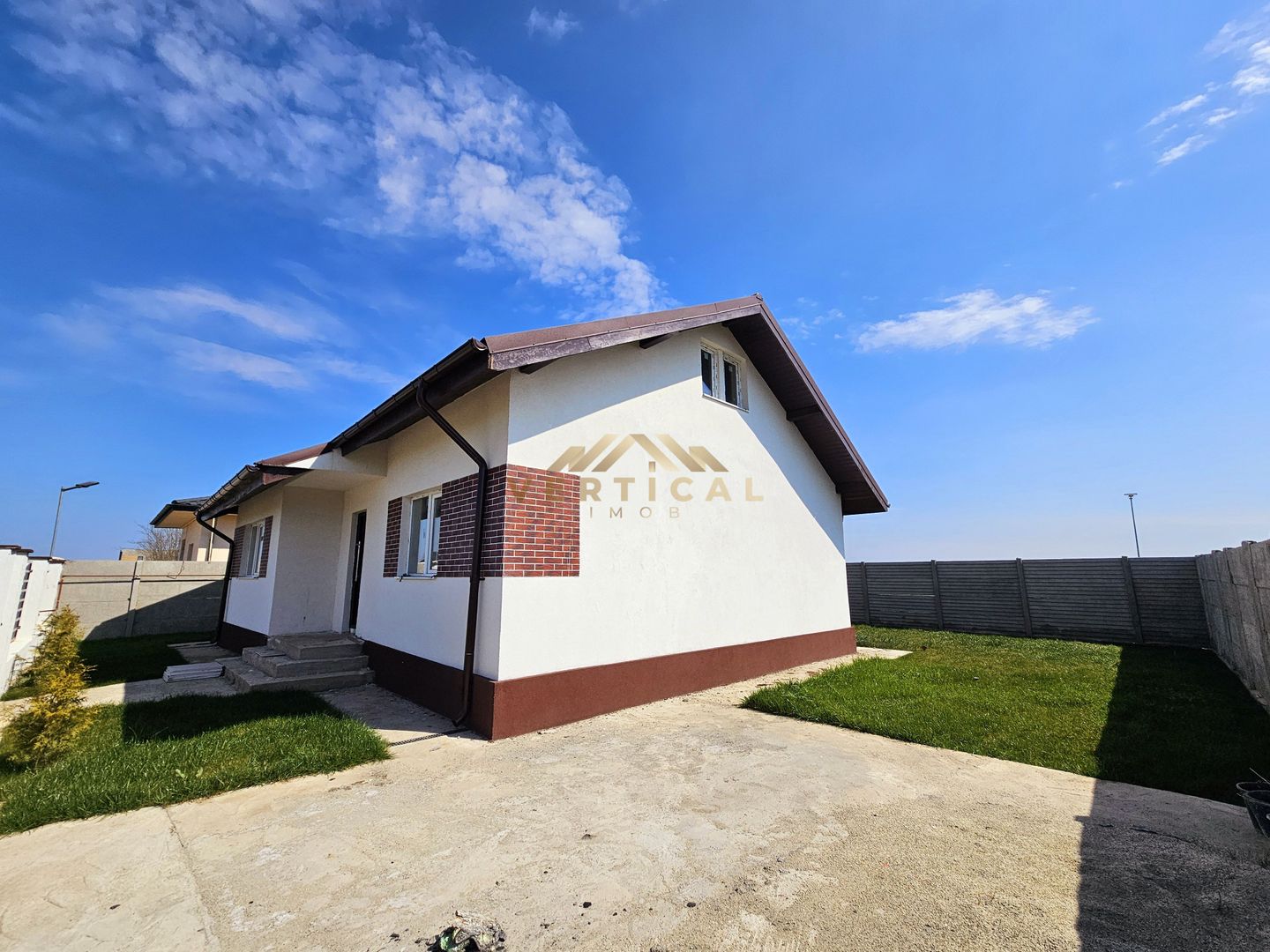 Casa parter cu 3 camere si teren 360 - comuna Berceni - Poză 4