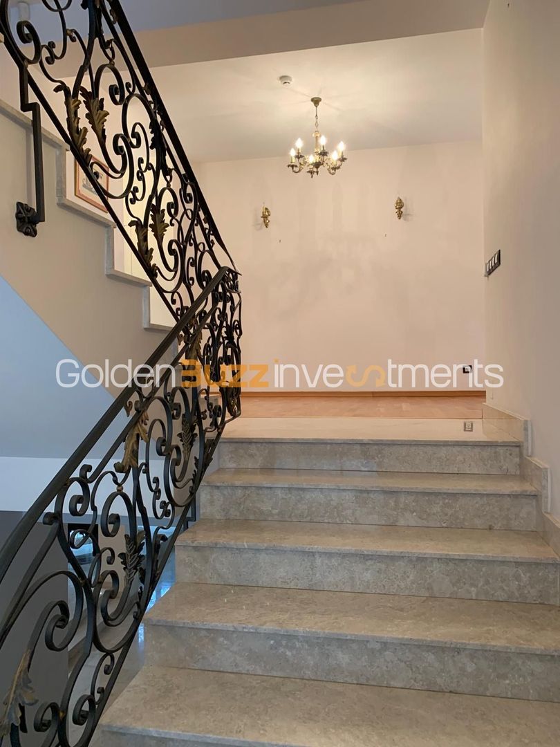 Vilă Individuala spațioasă | Locație premium - Poză 16
