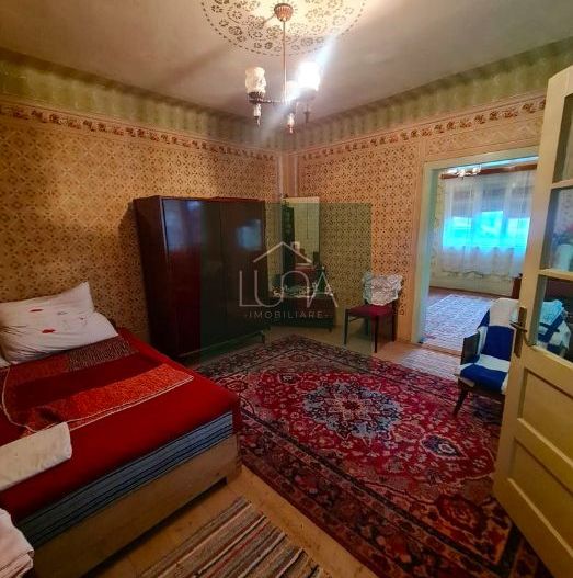 Casă cu teren de 1.000 m² – utilități complete, ideală pentru renovare - Poză 2