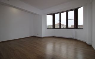 8 incaperi, 2 bai, centrala proprie, 3 locuri de parcare; Lipovei. - Poză 20