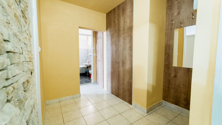 În Micălaca apartament cu 2 camere - Poză 2