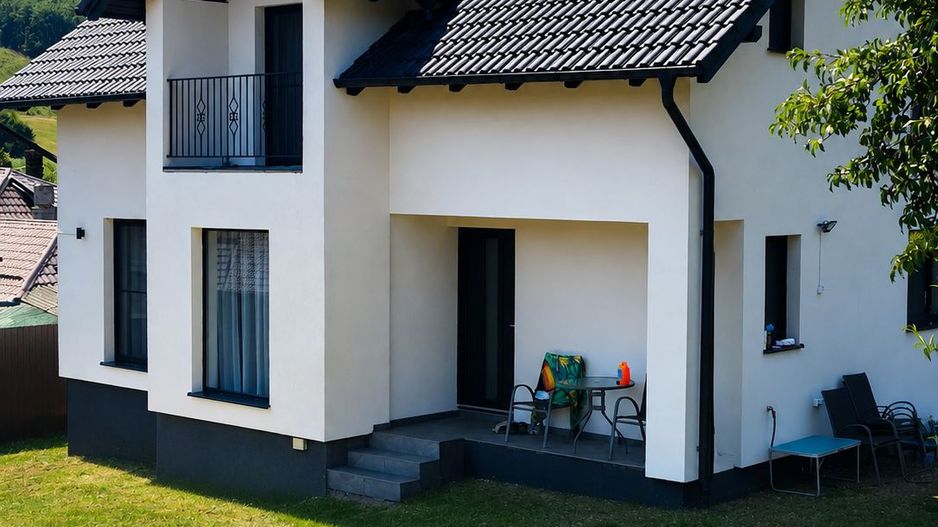 Casă singur în curte, materiale premium Corunca (4camere) - Poză 1