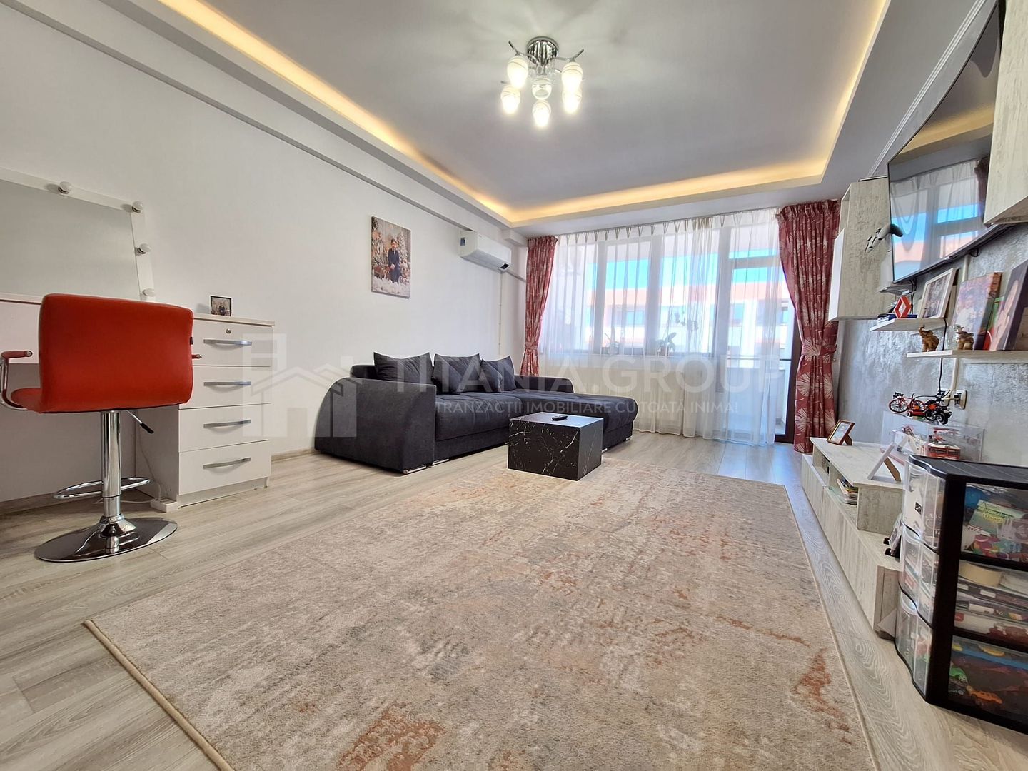 Apartament 2 camere decomandat, spatios,  Coresi Isaran - Poză 1