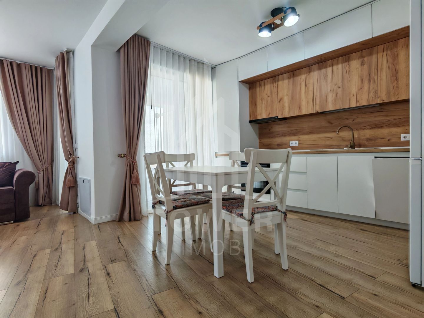 Apartament vânzare  et.2 Modern 70 mp utili zona Brana - Poză 2