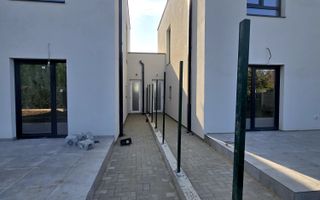 Duplex cu 5 camere despartit prin camera tehnica in Dumbravita - Poză 20