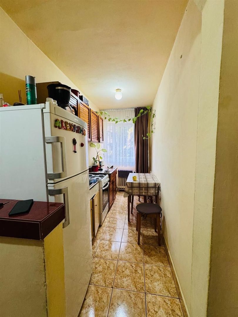 Apartament 2 camere semidecomandat Razboieni - Poză 9