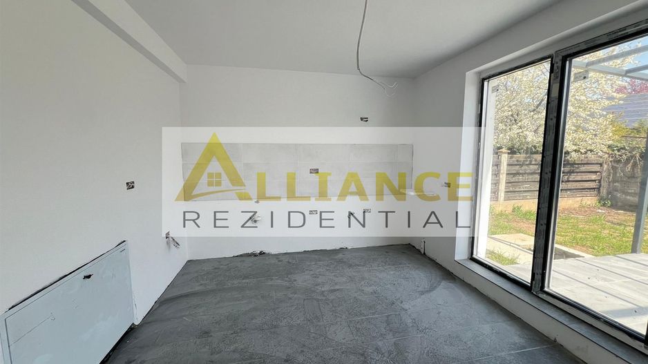 Vila Individuala - 5 camere-3 bai-Strada Miorita-500 M  de STV - Poză 12