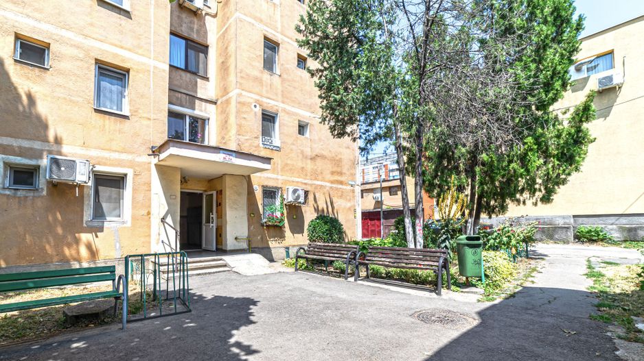 VANDUT! Apartament cu 3 camere. Zona Lebăda. Arad - Poză 3