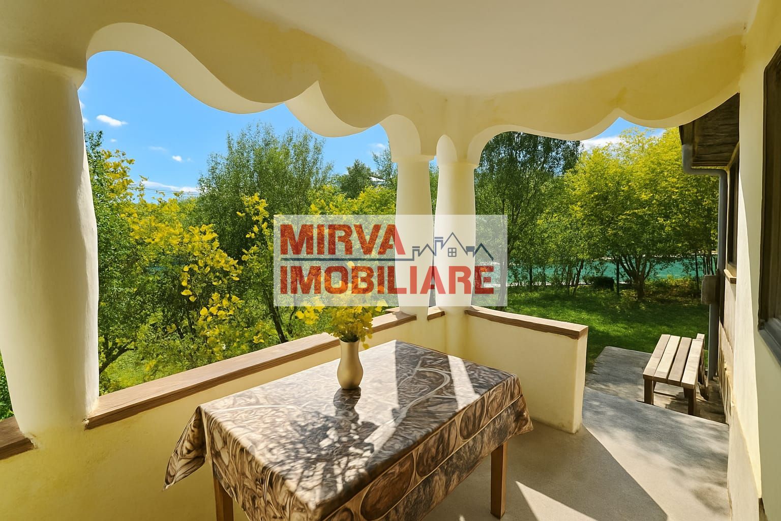 🏡 Casă tradițională într-un peisaj de vis – Vâlcănești - Poză 1