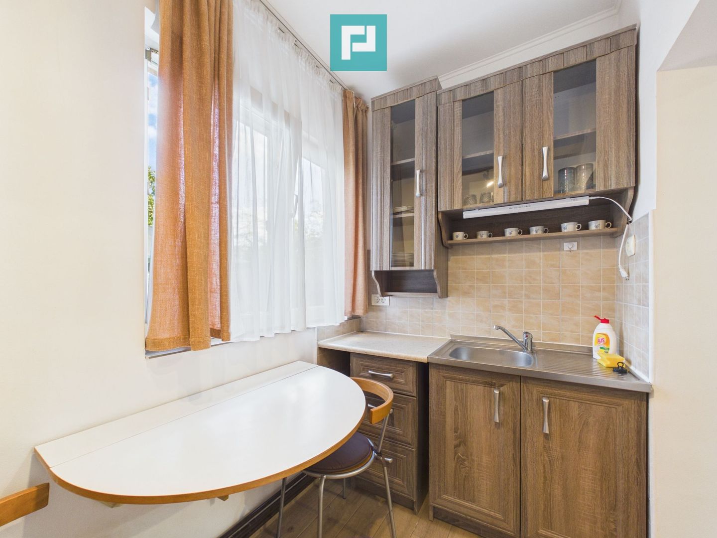 Casă cu 2 apartamente în Grădiște - Poză 10