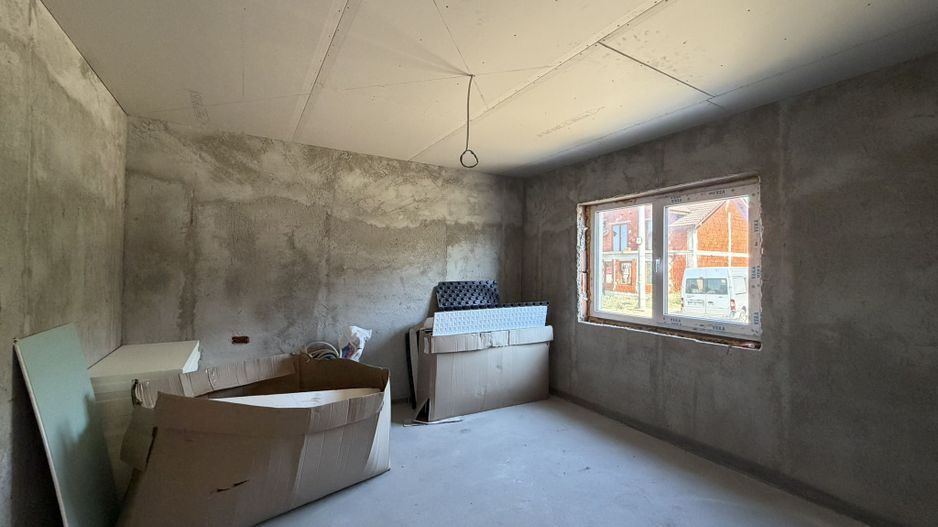 Casa la gri, 4 dormitoare, 3 bai, teren 400 mp - Poză 4
