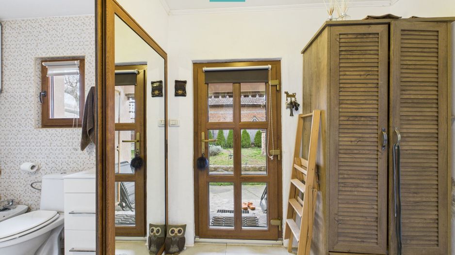 Casă renovată în localitatea Comănești, Arad - Poză 9